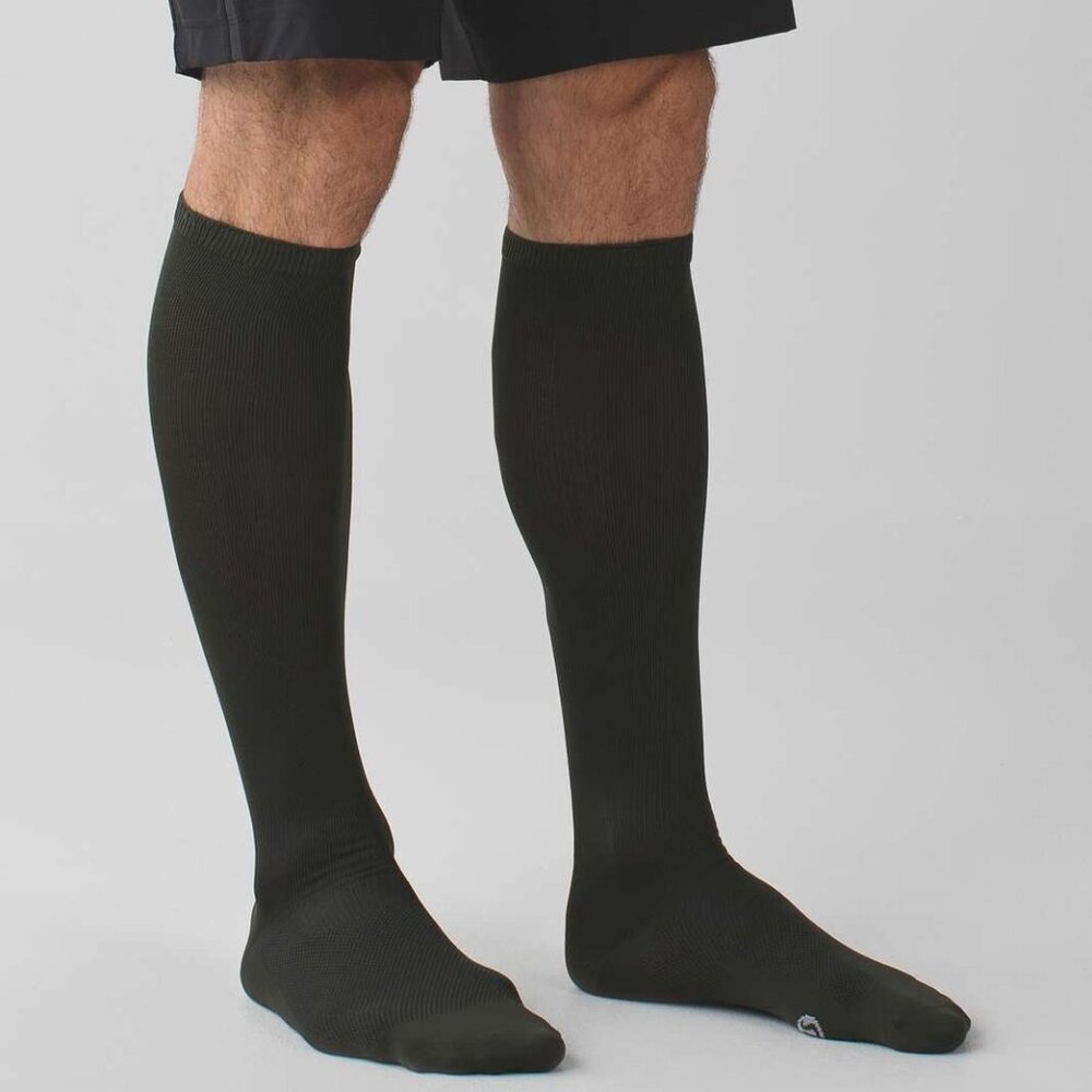 LULULEMON 2 Pair Tight Stuff Compression Socks *rare* M/L Silverescent Green